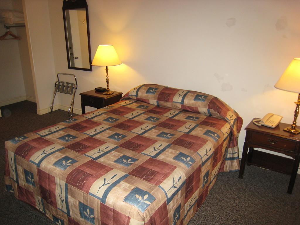 Downtowner Motor Inn Creston Szoba fotó