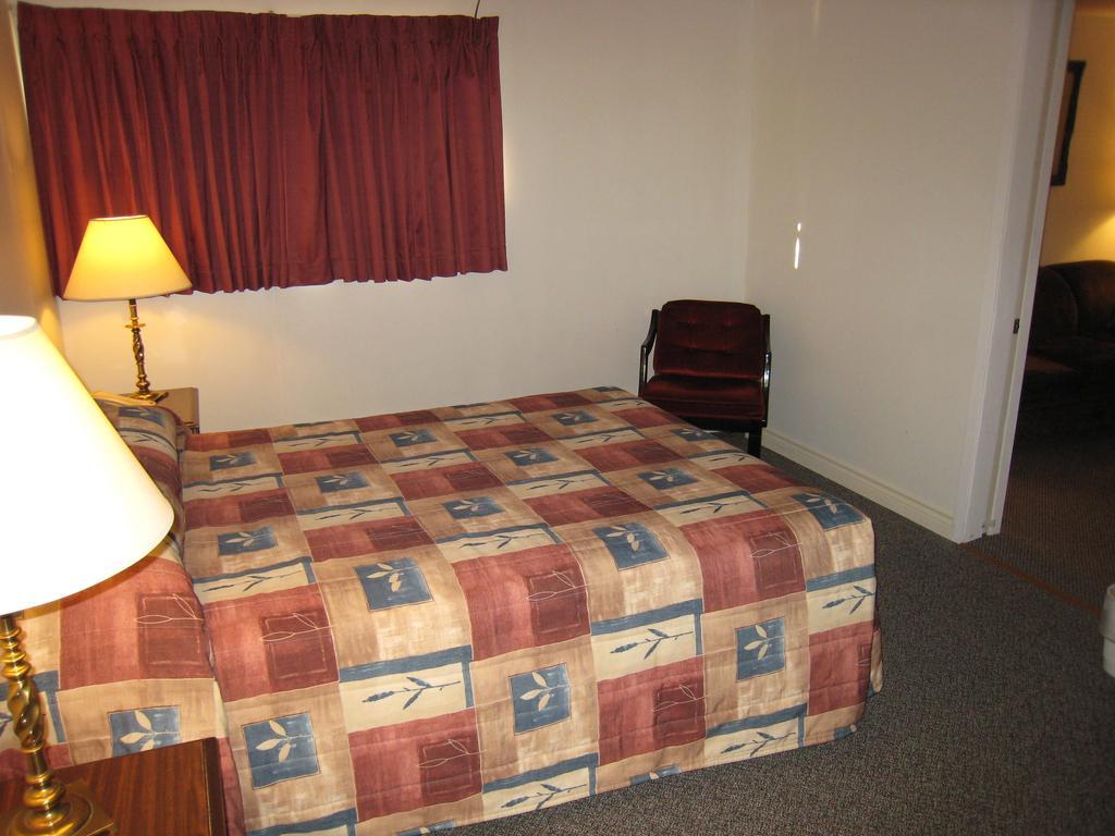 Downtowner Motor Inn Creston Szoba fotó