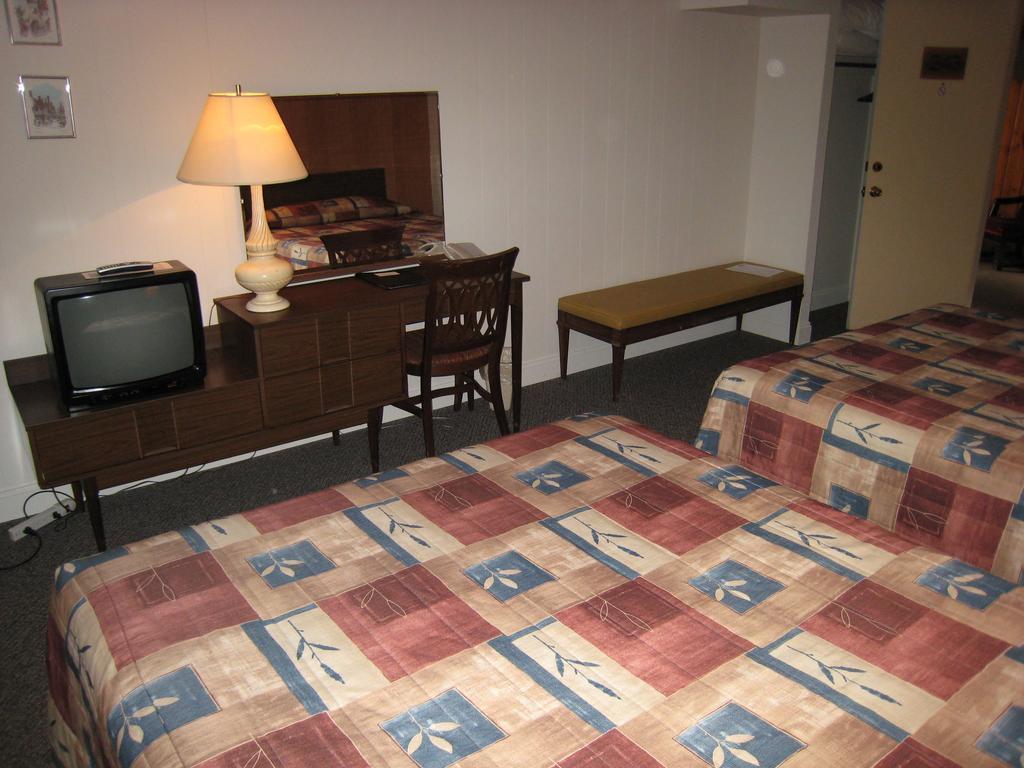 Downtowner Motor Inn Creston Szoba fotó