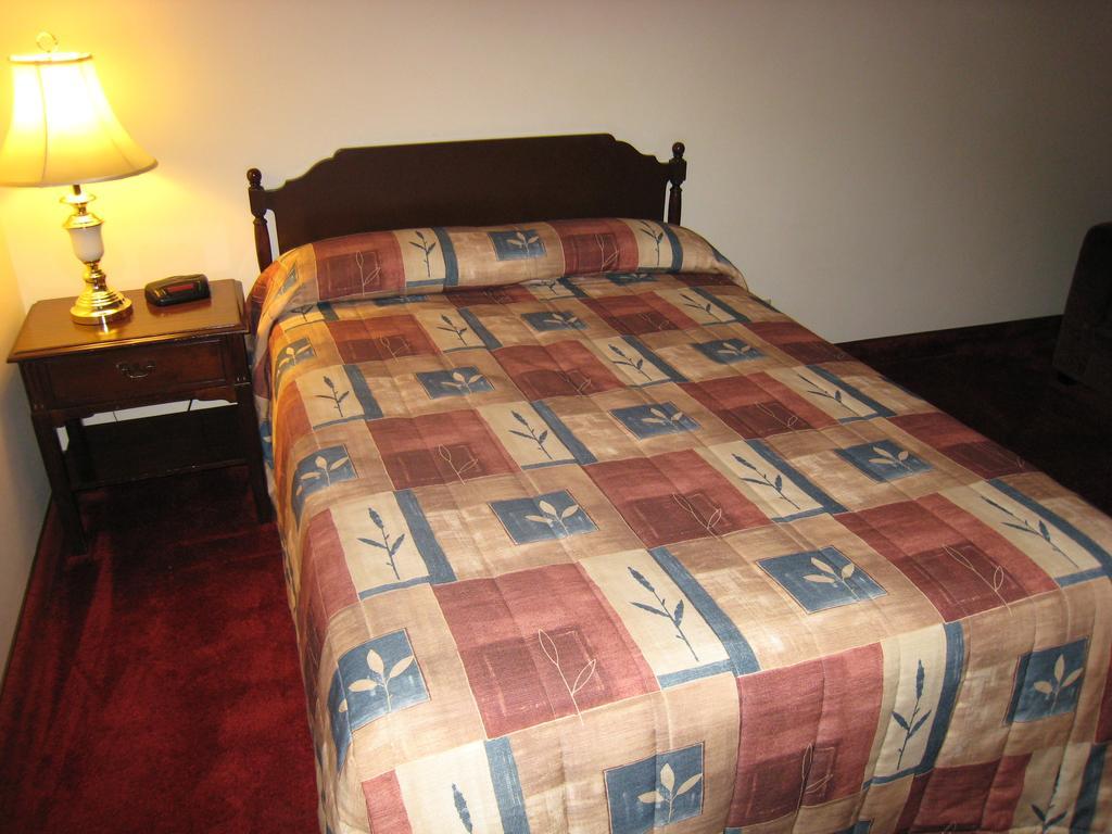 Downtowner Motor Inn Creston Szoba fotó